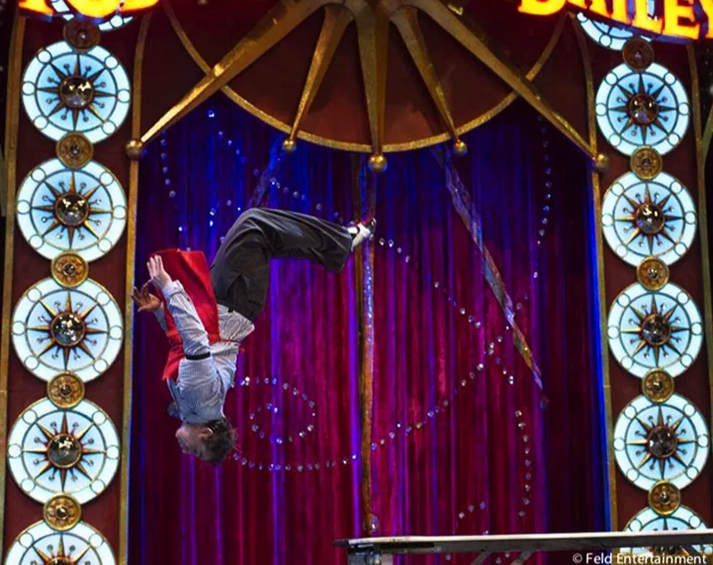 Victor Rossi avec Ringling Brothers 2015 - Performance de cirque sur scène
